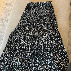 NWT - Topshop - 100% viscose - Black and White Patterned Skirt